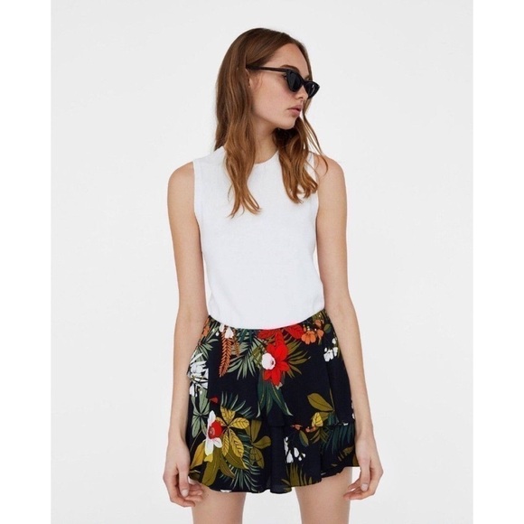 Zara Basic Tropical Floral  Ruffle Trim Skort - Picture 2 of 5
